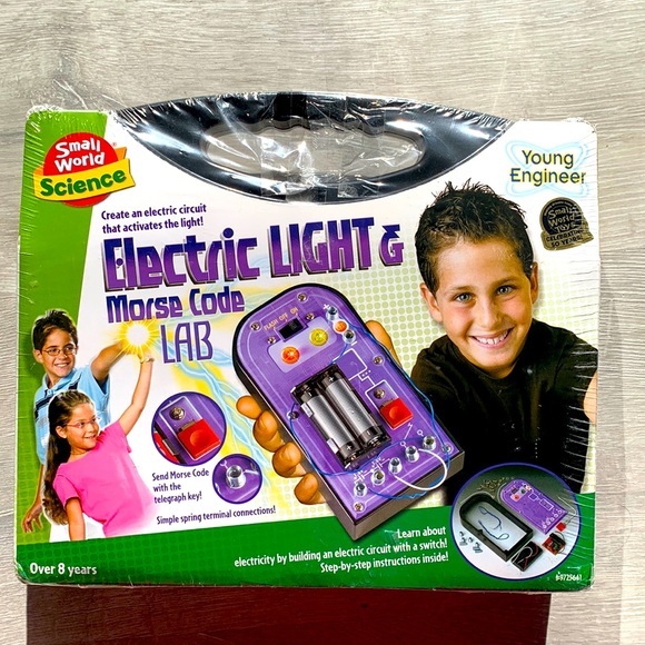Small World Science Electric Light and Morse Code Lab - Picture 3 of 5